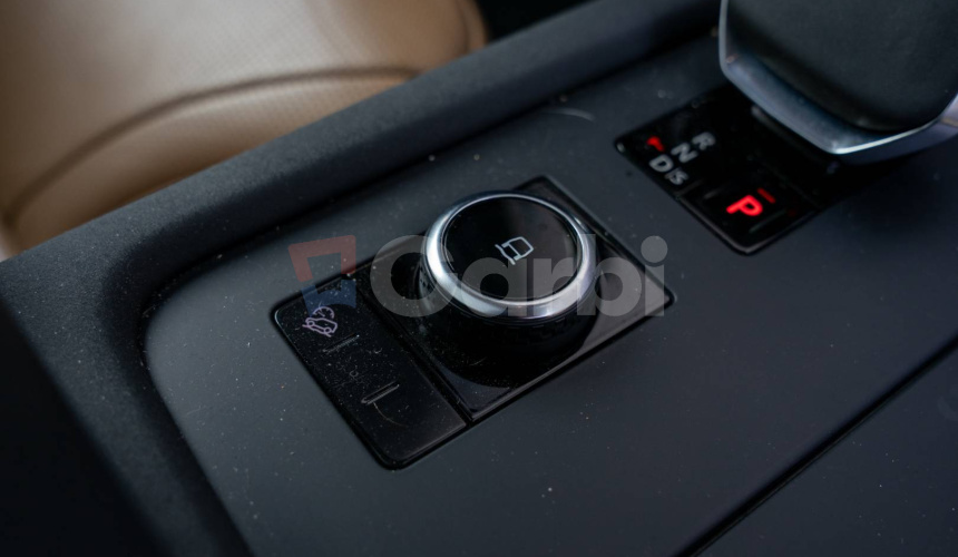 Land Rover Discovery 3.0 I6 D250 MHEV HSE AWD A/T 5+2