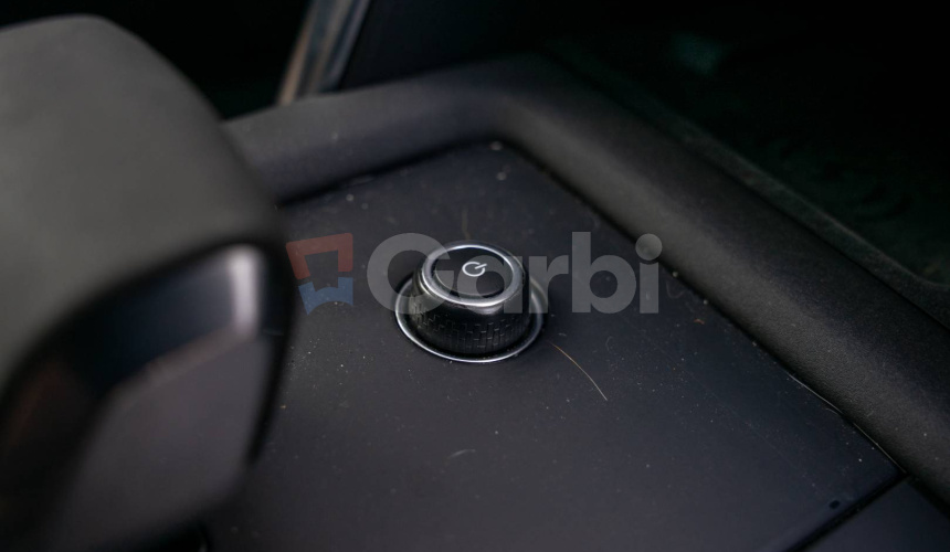 Land Rover Discovery 3.0 I6 D250 MHEV HSE AWD A/T 5+2