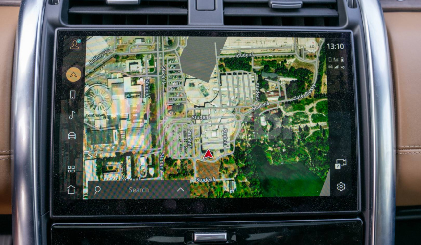 Land Rover Discovery 3.0 I6 D250 MHEV HSE AWD A/T 5+2