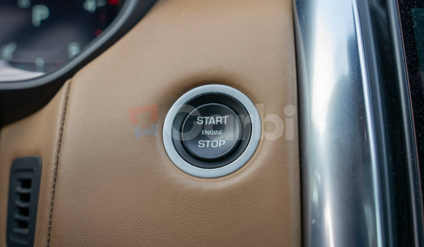 Land Rover Discovery 3.0 I6 D250 MHEV HSE AWD A/T 5+2