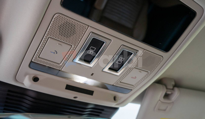 Land Rover Discovery 3.0 I6 D250 MHEV HSE AWD A/T 5+2