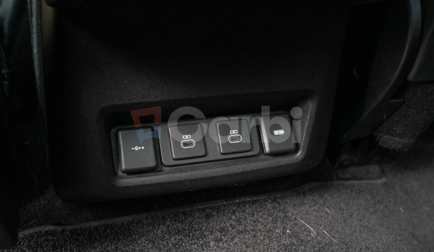 Land Rover Discovery 3.0 I6 D250 MHEV HSE AWD A/T 5+2