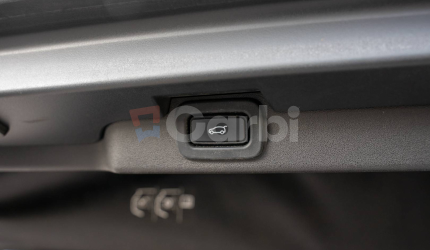 Land Rover Discovery 3.0 I6 D250 MHEV HSE AWD A/T 5+2