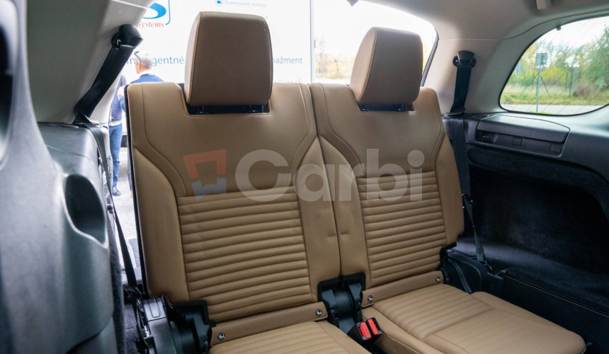 Land Rover Discovery 3.0 I6 D250 MHEV HSE AWD A/T 5+2