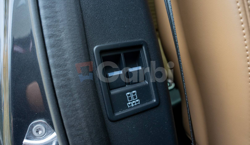 Land Rover Discovery 3.0 I6 D250 MHEV HSE AWD A/T 5+2