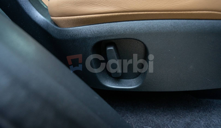 Land Rover Discovery 3.0 I6 D250 MHEV HSE AWD A/T 5+2