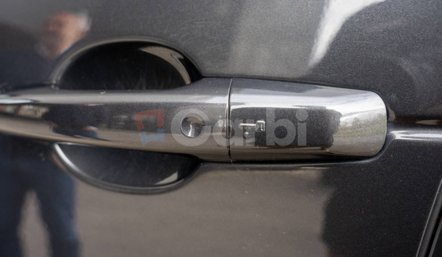 Land Rover Discovery 3.0 I6 D250 MHEV HSE AWD A/T 5+2