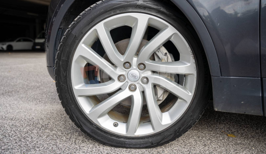 Land Rover Discovery 3.0 I6 D250 MHEV HSE AWD A/T 5+2