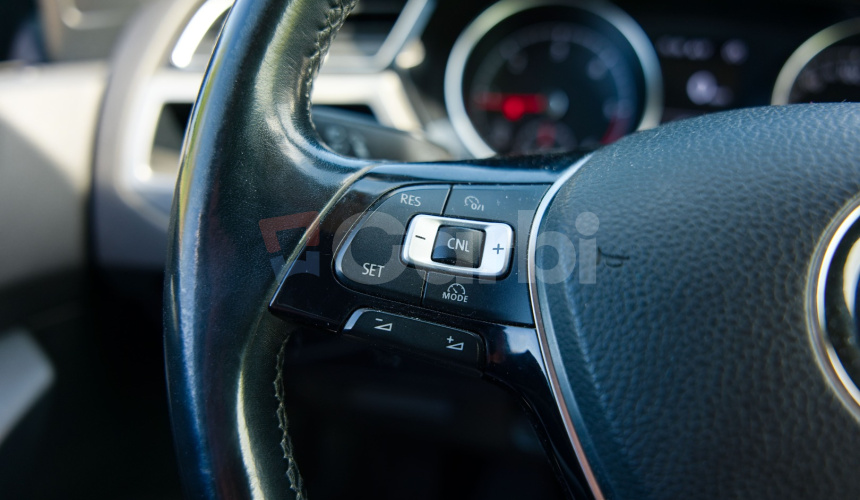 Volkswagen Touran 2.0 TDI SCR 150k 7miestne 6st. manuál Nelakované