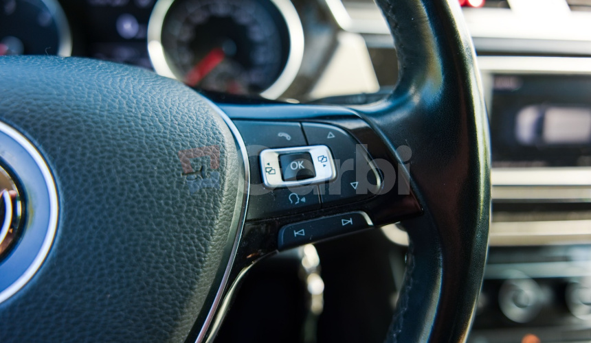 Volkswagen Touran 2.0 TDI SCR 150k 7miestne 6st. manuál Nelakované