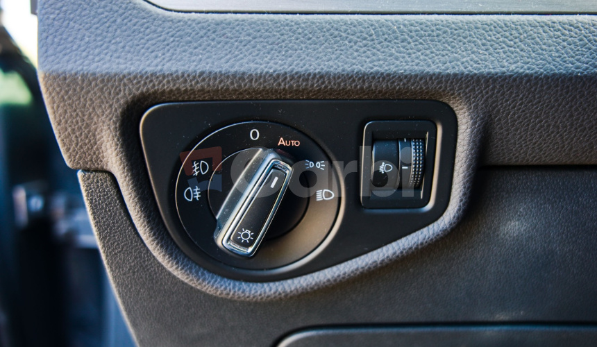 Volkswagen Touran 2.0 TDI SCR 150k 7miestne 6st. manuál Nelakované