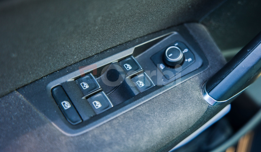 Volkswagen Touran 2.0 TDI SCR 150k 7miestne 6st. manuál Nelakované