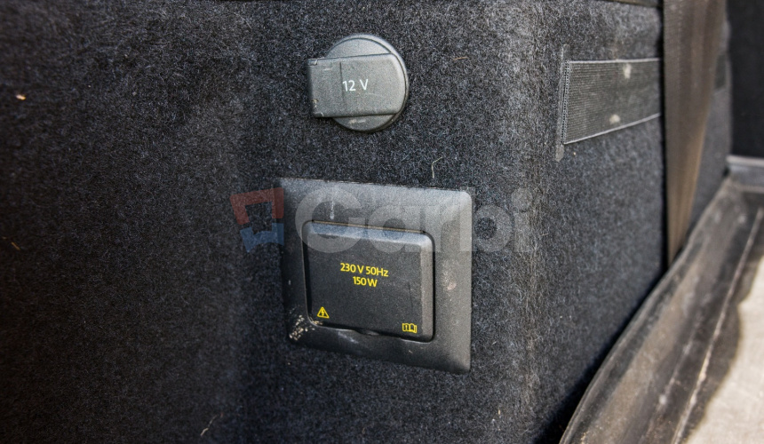 Volkswagen Touran 2.0 TDI SCR 150k 7miestne 6st. manuál Nelakované