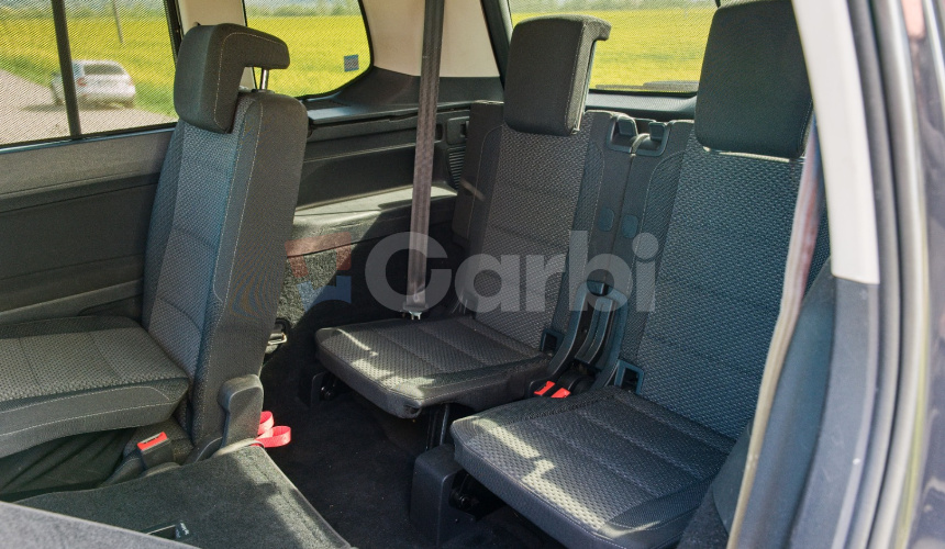 Volkswagen Touran 2.0 TDI SCR 150k 7miestne 6st. manuál Nelakované