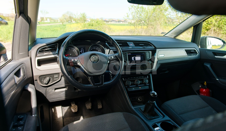 Volkswagen Touran 2.0 TDI SCR 150k 7miestne 6st. manuál Nelakované