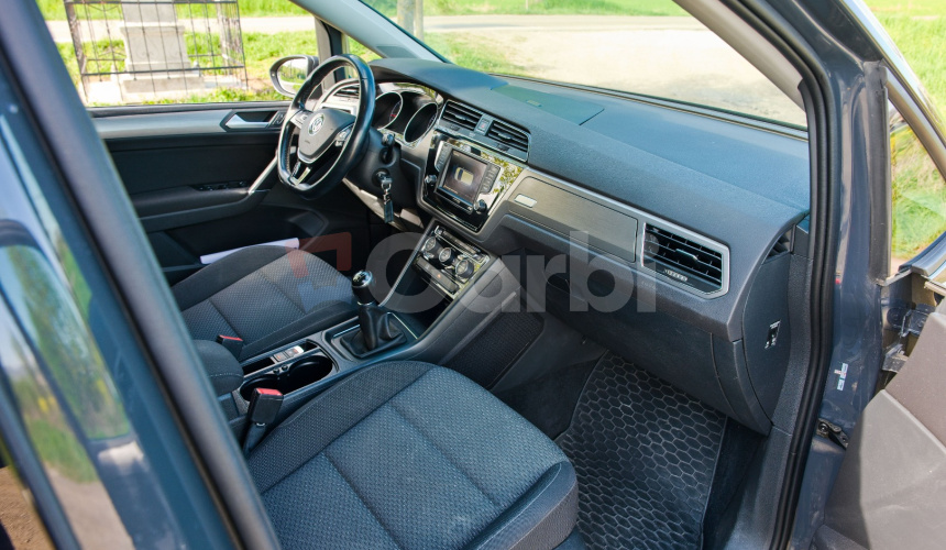 Volkswagen Touran 2.0 TDI SCR 150k 7miestne 6st. manuál Nelakované