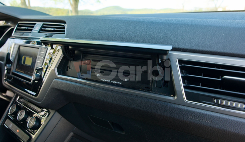 Volkswagen Touran 2.0 TDI SCR 150k 7miestne 6st. manuál Nelakované