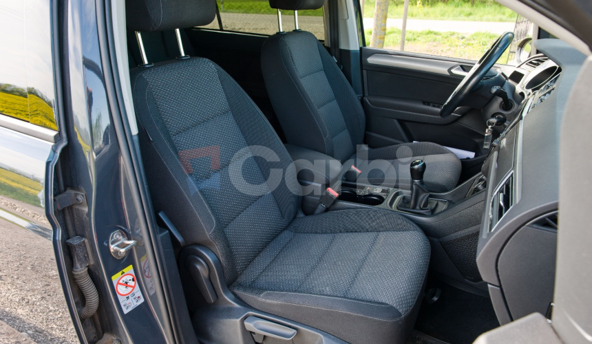 Volkswagen Touran 2.0 TDI SCR 150k 7miestne 6st. manuál Nelakované