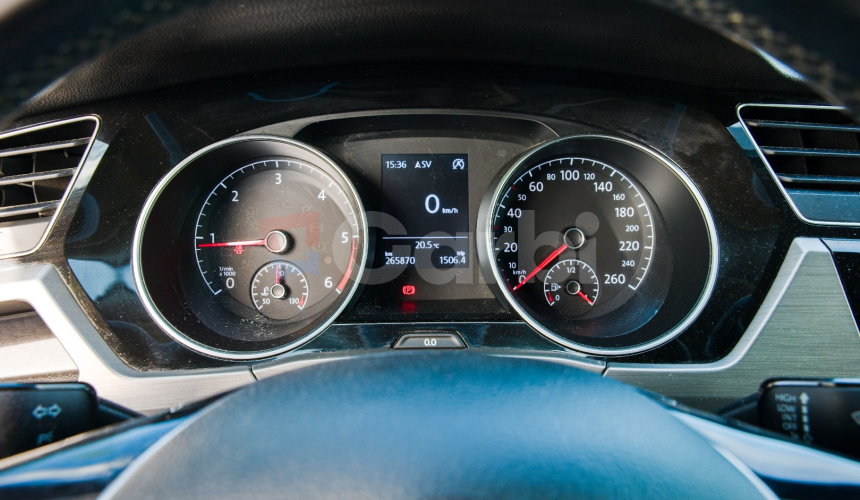 Volkswagen Touran 2.0 TDI SCR 150k 7miestne 6st. manuál Nelakované