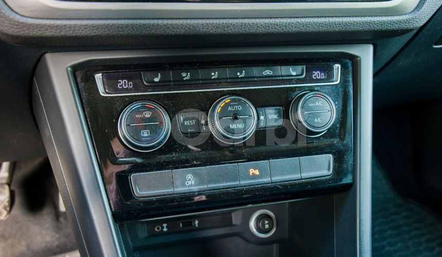 Volkswagen Touran 2.0 TDI SCR 150k 7miestne 6st. manuál Nelakované