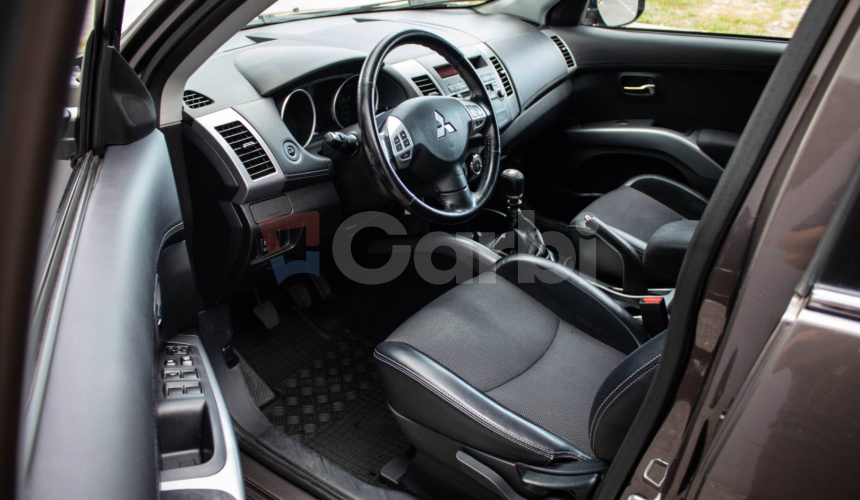 Mitsubishi Outlander 2.2 DI-D (177k) Instyle