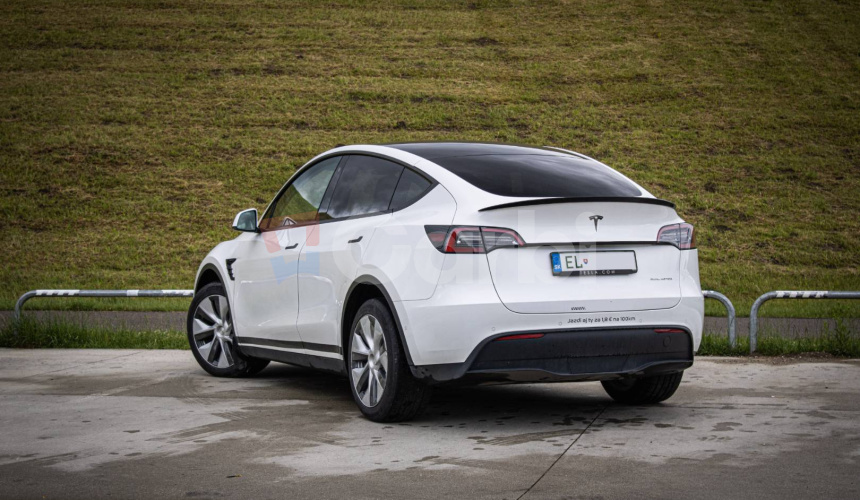 Tesla Model Y Long Range Ryzen, SOH 90%, Grok, Tepelné čerpadlo, Matrix LED, Dvojité sklá