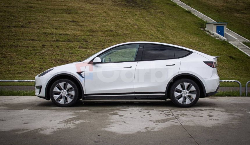 Tesla Model Y Long Range Ryzen, SOH 90%, Grok, Tepelné čerpadlo, Matrix LED, Dvojité sklá
