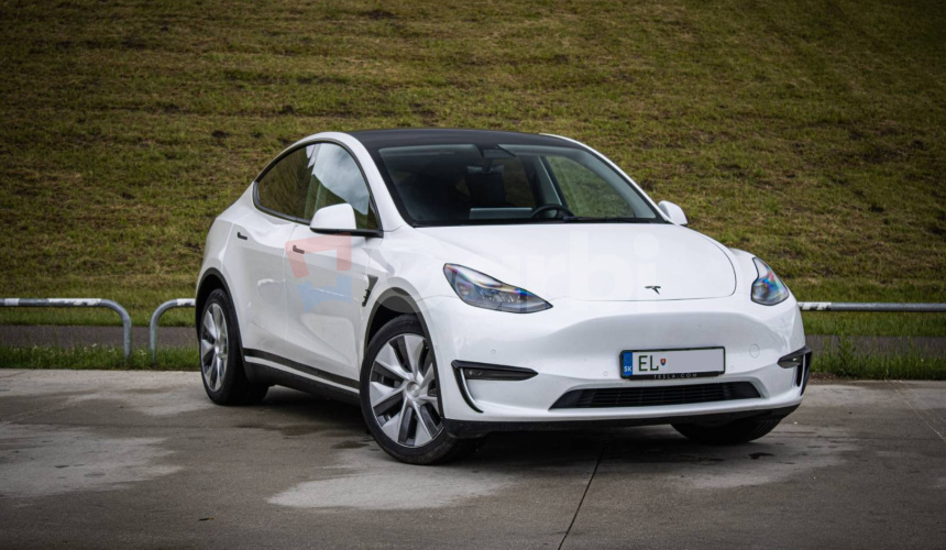 Tesla Model Y Long Range Ryzen, SOH 90%, Grok, Tepelné čerpadlo, Matrix LED, Dvojité sklá