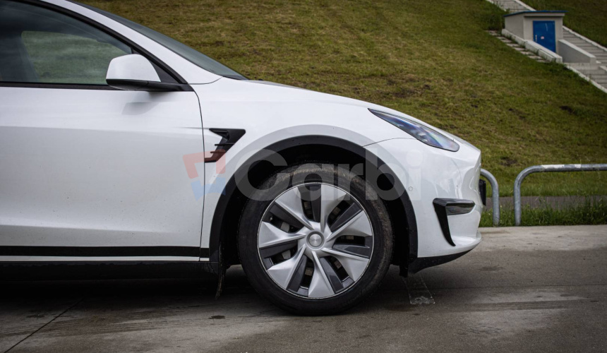 Tesla Model Y Long Range Ryzen, SOH 90%, Grok, Tepelné čerpadlo, Matrix LED, Dvojité sklá