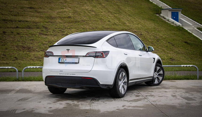 Tesla Model Y Long Range Ryzen, SOH 90%, Grok, Tepelné čerpadlo, Matrix LED, Dvojité sklá