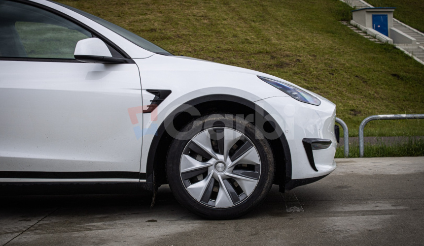 Tesla Model Y Long Range Ryzen, SOH 90%, Grok, Tepelné čerpadlo, Matrix LED, Dvojité sklá