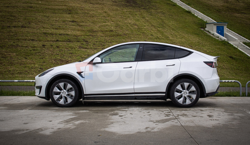 Tesla Model Y Long Range Ryzen, SOH 90%, Grok, Tepelné čerpadlo, Matrix LED, Dvojité sklá