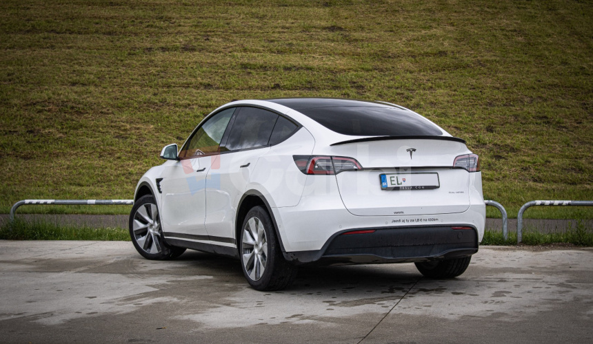 Tesla Model Y Long Range Ryzen, SOH 90%, Grok, Tepelné čerpadlo, Matrix LED, Dvojité sklá