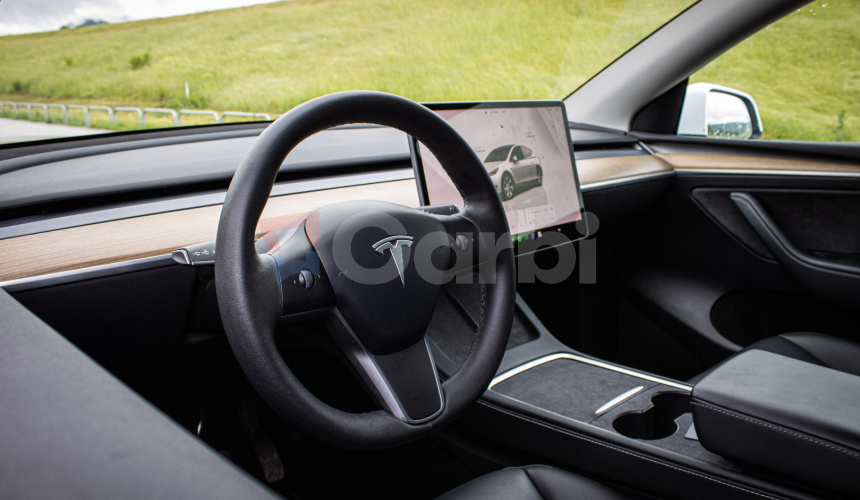Tesla Model Y Long Range Ryzen, SOH 90%, Grok, Tepelné čerpadlo, Matrix LED, Dvojité sklá