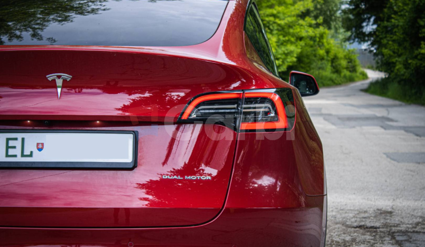 Tesla Model Y Long Range AWD, Biely interiér, Tepelné čerpadlo, Dvojité sklá, DPH