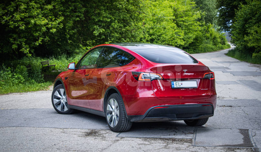 Tesla Model Y Long Range AWD, Biely interiér, Tepelné čerpadlo, Dvojité sklá, DPH