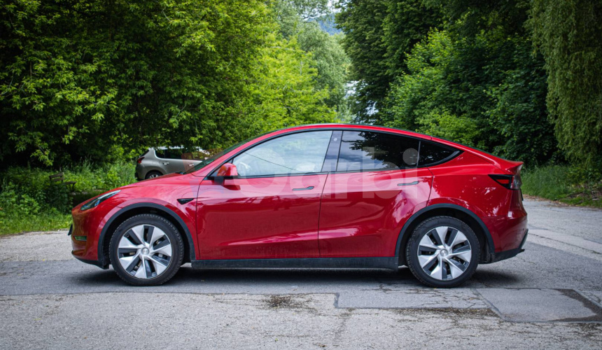 Tesla Model Y Long Range AWD, Biely interiér, Tepelné čerpadlo, Dvojité sklá, DPH