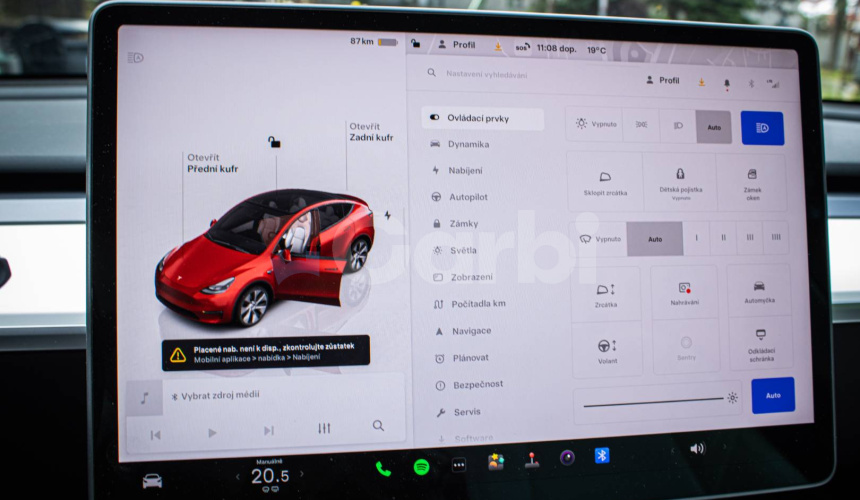 Tesla Model Y Long Range AWD, Biely interiér, Tepelné čerpadlo, Dvojité sklá, DPH