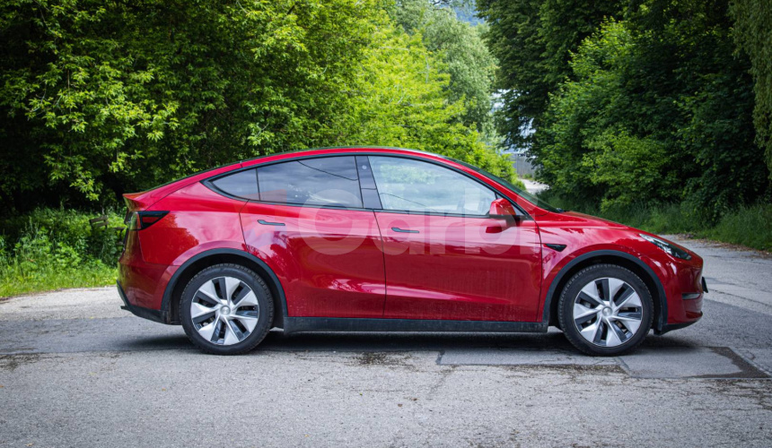 Tesla Model Y Long Range AWD, Biely interiér, Tepelné čerpadlo, Dvojité sklá, DPH