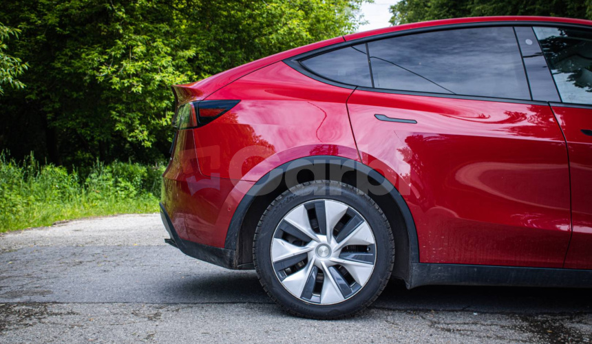 Tesla Model Y Long Range AWD, Biely interiér, Tepelné čerpadlo, Dvojité sklá, DPH