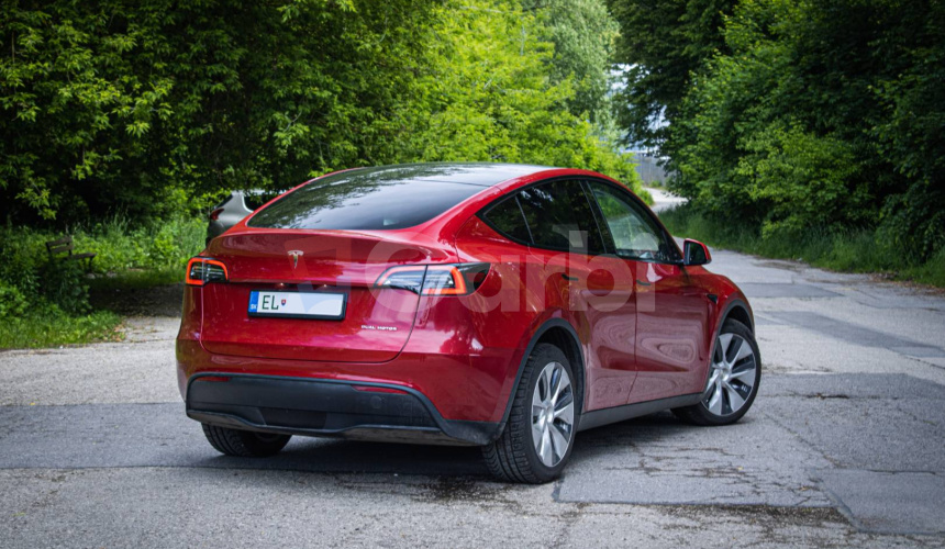 Tesla Model Y Long Range AWD, Biely interiér, Tepelné čerpadlo, Dvojité sklá, DPH
