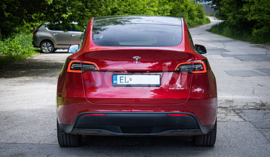 Tesla Model Y Long Range AWD, Biely interiér, Tepelné čerpadlo, Dvojité sklá, DPH