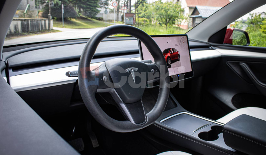 Tesla Model Y Long Range AWD, Biely interiér, Tepelné čerpadlo, Dvojité sklá
