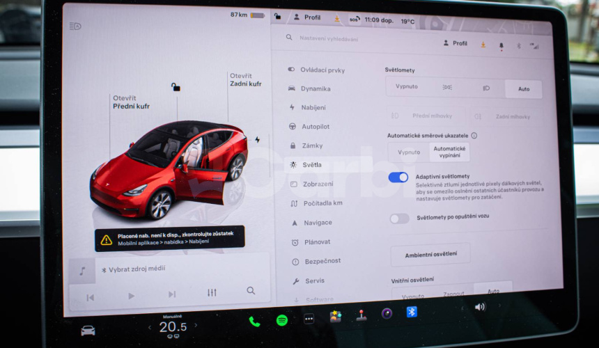 Tesla Model Y Long Range AWD, Biely interiér, Tepelné čerpadlo, Dvojité sklá