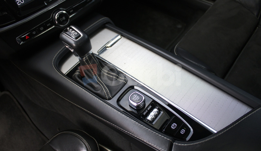 Volvo S90 D4, R-design, 140kw, AWD, AT8