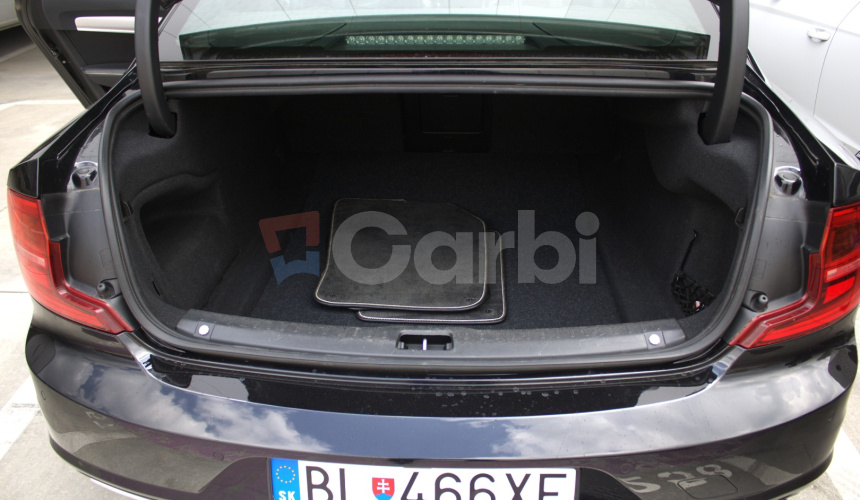 Volvo S90 D4, R-design, 140kw, AWD, AT8