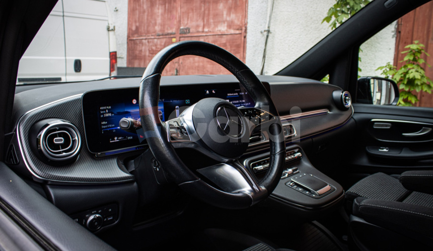 Mercedes-Benz V300d 4MATIC AMG Line, Black optik, Slovenské, Servis grátis, ťažné, Multibeam
