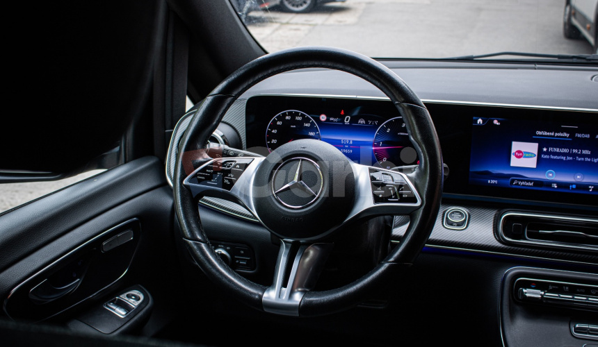 Mercedes-Benz V300d 4MATIC AMG Line, Black optik, Slovenské, Servis grátis, ťažné, Multibeam