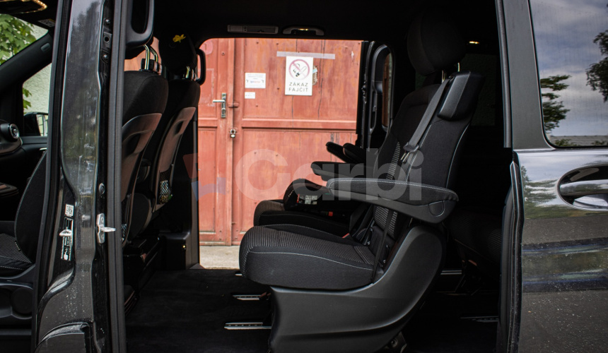 Mercedes-Benz V300d 4MATIC AMG Line, Black optik, Slovenské, Servis grátis, ťažné, Multibeam