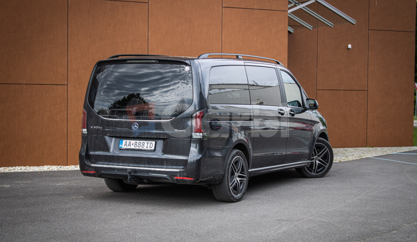 Mercedes-Benz V300d 4MATIC AMG Line, Black optik, Slovenské, Servis grátis, ťažné, Multibeam